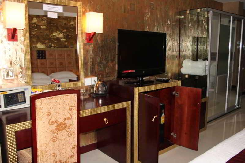 The Privi Suites Pattaya Exterior photo