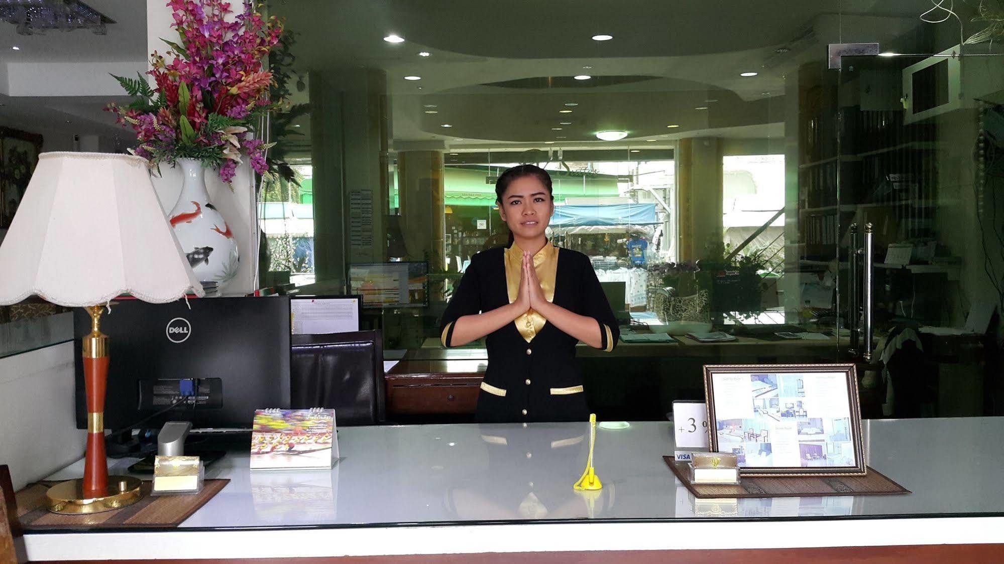 The Privi Suites Pattaya Exterior photo
