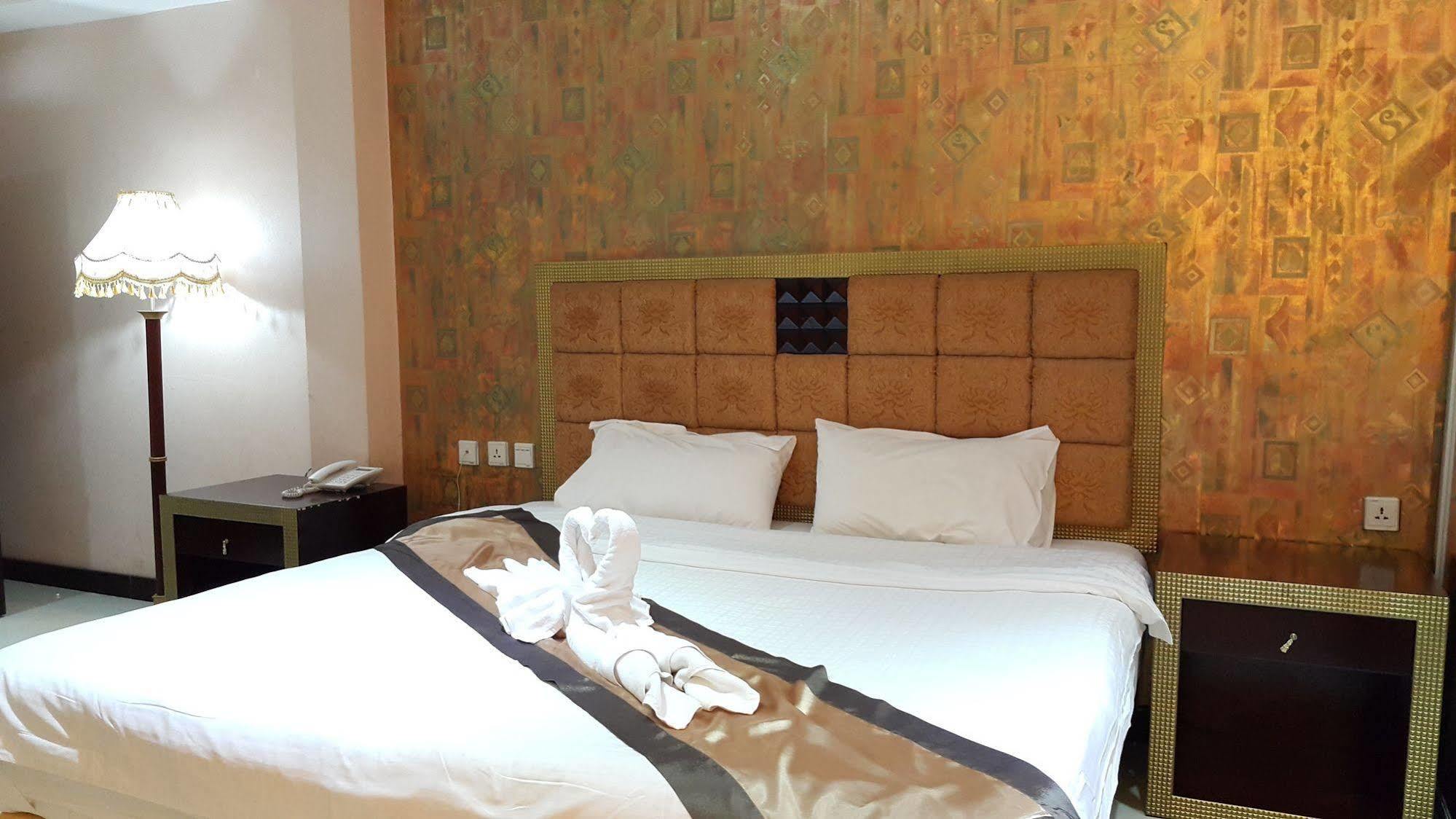 The Privi Suites Pattaya Exterior photo