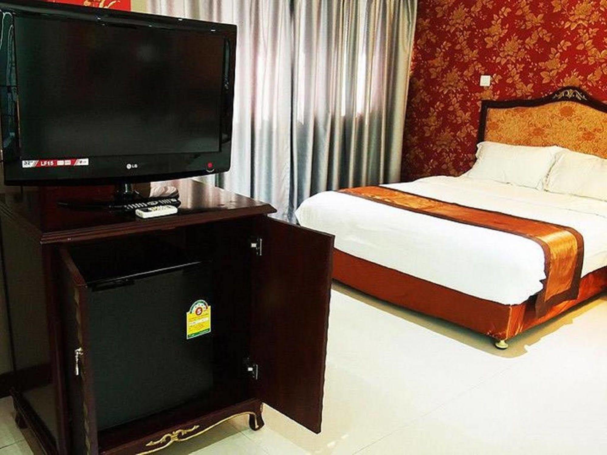 The Privi Suites Pattaya Exterior photo