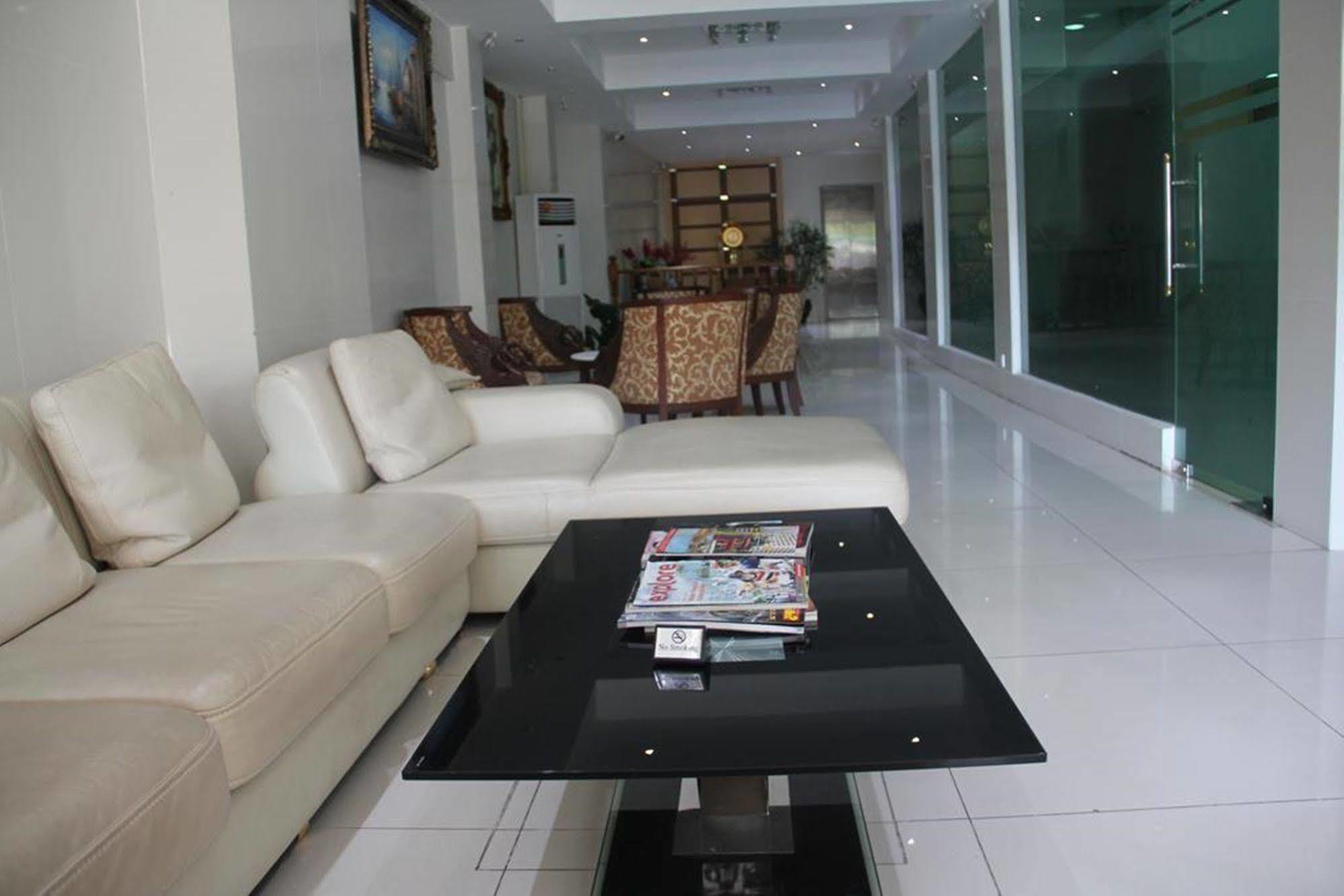 The Privi Suites Pattaya Exterior photo